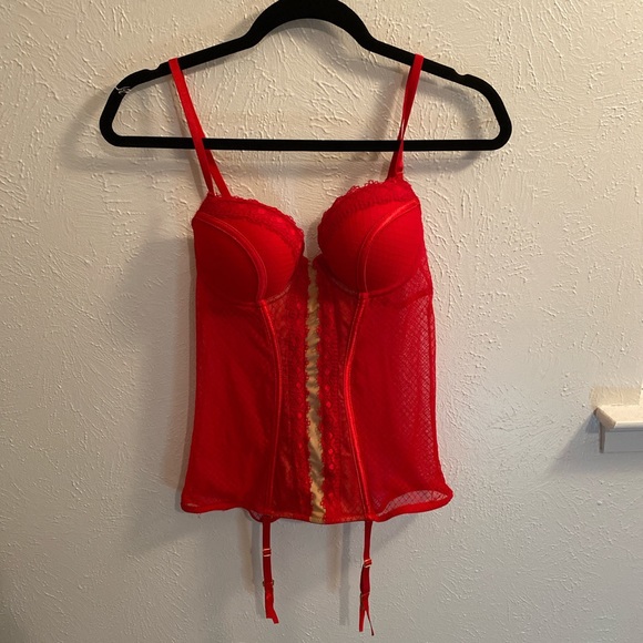 Red lace corset top - Picture 2 of 4